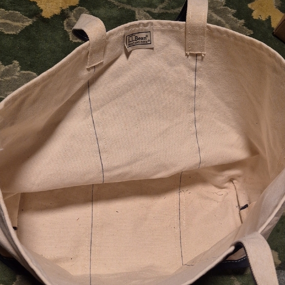 Stylish Navy and Cream Tote Bag - Picture 4 of 11